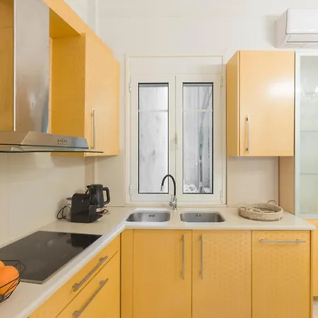 Elegant 3br By The White Tower