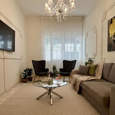 Апартаменты Elegant 3br By The White Tower *