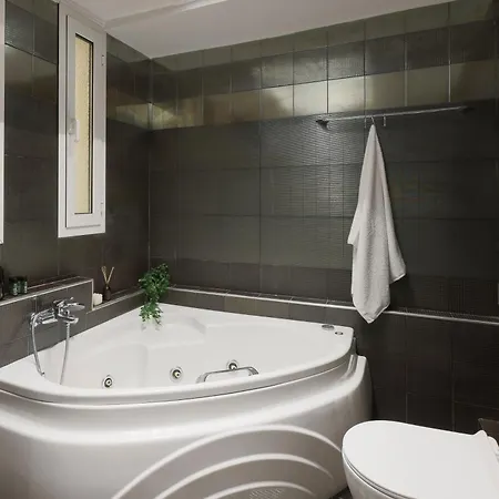Апартаменты Elegant 3br By The White Tower