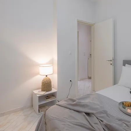 Elegant 3br By The White Tower Apartment