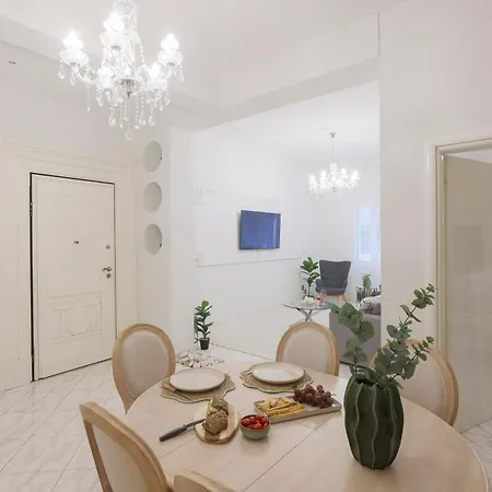 Elegant 3br By The White Tower
