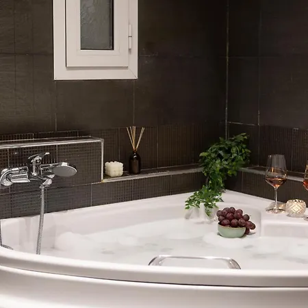 Elegant 3br By The White Tower Салоники