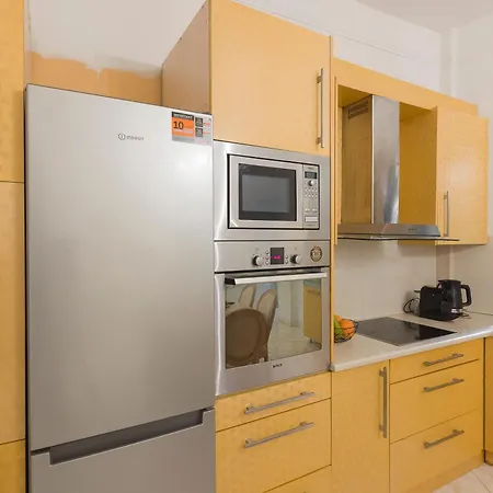 Elegant 3br By The White Tower Apartment
