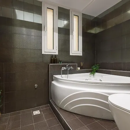Elegant 3br By The White Tower *