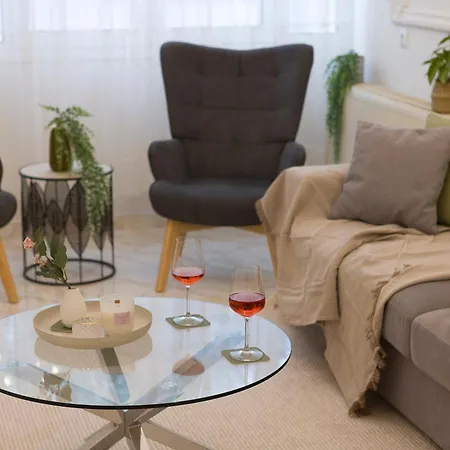 Elegant 3br By The White Tower *